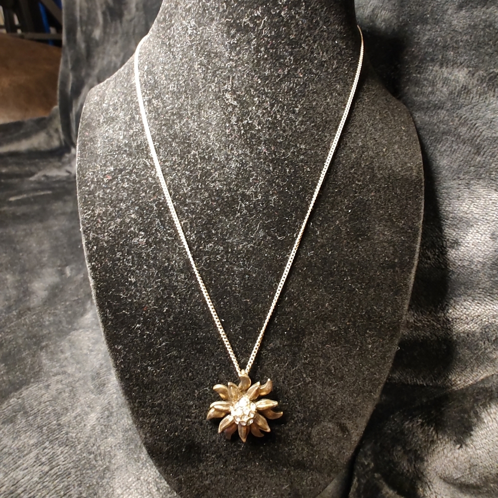 Vintage Gold toned clear crystal flower Fossil necklace NWT!